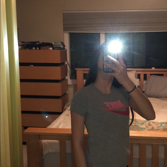 basic nike tee - Picture 2 of 6